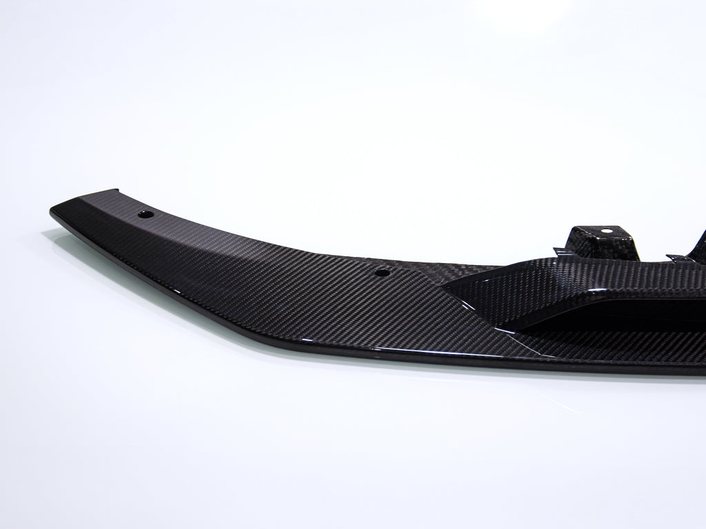 Audi R8 front lip splitter in dry carbon for 2016 2017 2018 Gen 2 close-up detail
